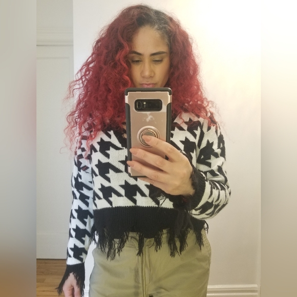 Black and white Sweater - Picture 1 of 3